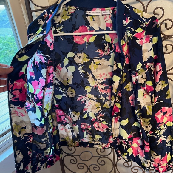 Jacket - Picture 2 of 5